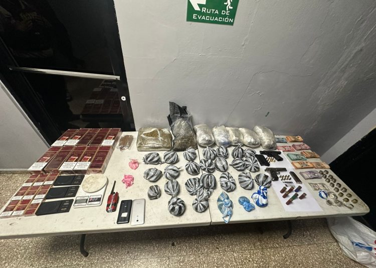 DNCD y Policía desmantelan red de microtráfico en SFM; incautan más de 8 kilos de droga