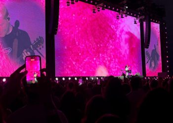 “Es un placer estar aquí”: Ed Sheeran conquista Santo Domingo desde el primer minuto