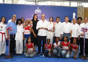 Abinader entrega remodelado Club Los Cachorros de Cristo Rey con inversión de RD$54 millones