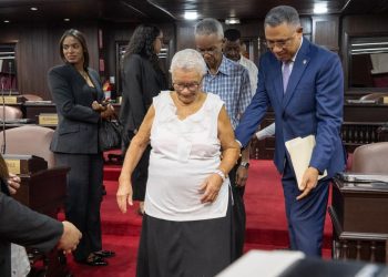 Diputado Cecilio García recibe a representantes de hogares de CONAPE en visita guiada al Congreso Nacional