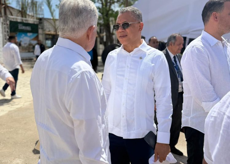 Diputado cecilio garcía y alcaldesa ana reyes visitan loma atravesada y reiteran llamado para asfaltado de carretera