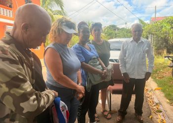 Diputado Cecilio García y alcaldesa Ana Reyes encabezan reunión con autoridades de salud en Las Galeras