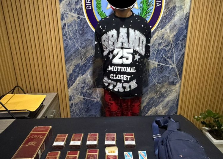 PN ocupa cientos de cigarrillos comercializados de manera ilegal durante allanamiento en La Vega