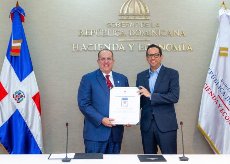 Hacienda y Economía recibe su segunda certificación de excelencia en la gestión pública otorgada por el MAP