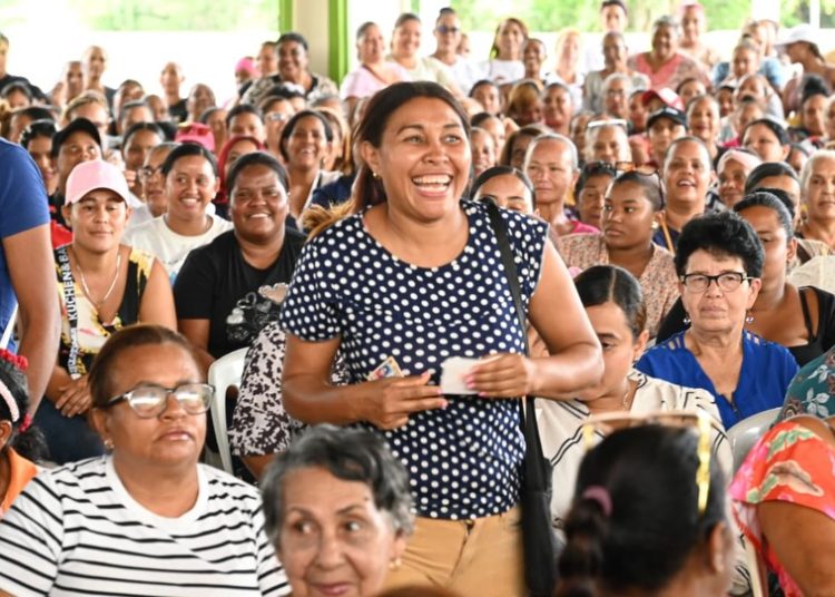 Madres de la provincia Duarte reciben regalos en “Madres que Sostienen”