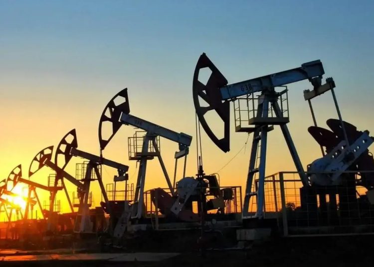 Petróleo de referencia para RD supera los US$100 por cierre de Ormuz