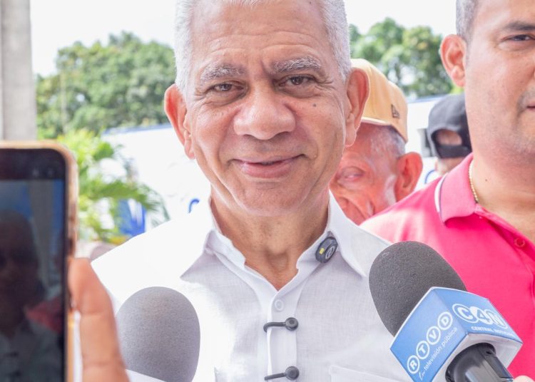 Ricardo de los Santos atiende a más de 1,500 personas en operativo médico en Sánchez Ramírez