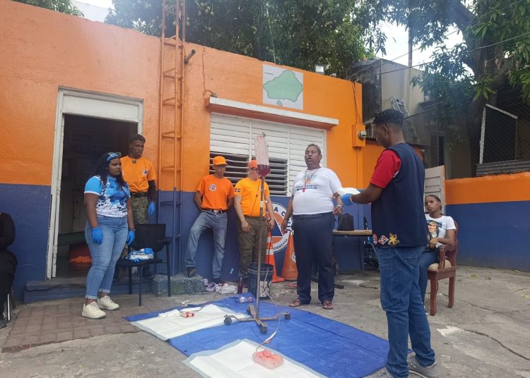 Defensa Civil de La Romana capacita personal voluntario, incluyendo estudiantes de las 60 Horas