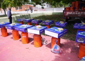 Energía y Minas sigue entrega 100 kits de cocinas en Independencia
