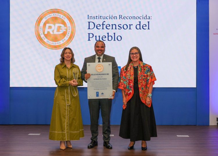 Defensor del Pueblo logra oro en el Sello Igualando RD