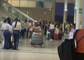 Fuerte y extraño olor en cabina obliga a avión de Delta con 192 pasajeros a declararse en emergencia y regresar al Cibao