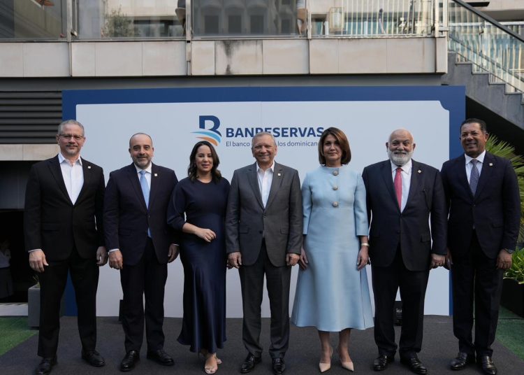Banreservas ofrece cóctel para fortalecer vínculos con la diáspora dominicana en España