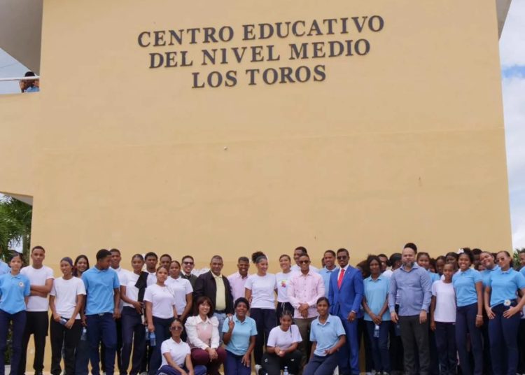 DIGEPRES orienta a estudiantes de Los Toros sobre transparencia y uso de recursos públicos
