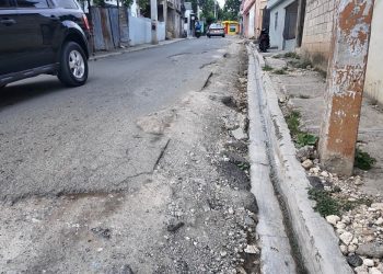 Residentes de Las Mercedes denuncian calles destruidas y más de 20 años sin agua potable