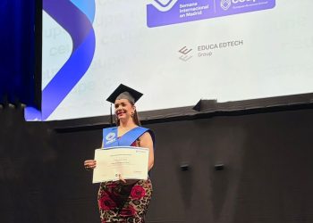 Claribel Adamez “LA LOBA” celebra en Madrid su graduación de maestría en comunicación política