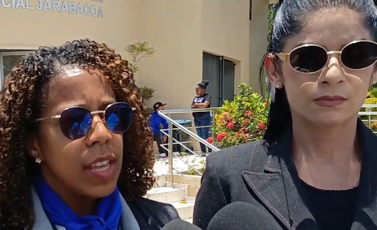 Diseñadora Isoris Lizardo vuelve a la Fiscalía de Jarabacoa por temor a su seguridad