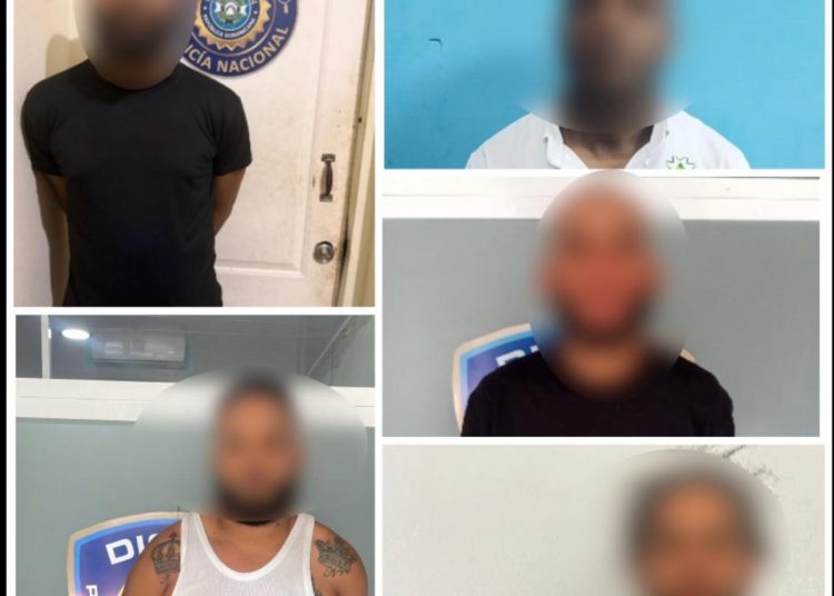 Cinco hombres son arrestados por presunta violencia de género e intrafamiliar en Santiago