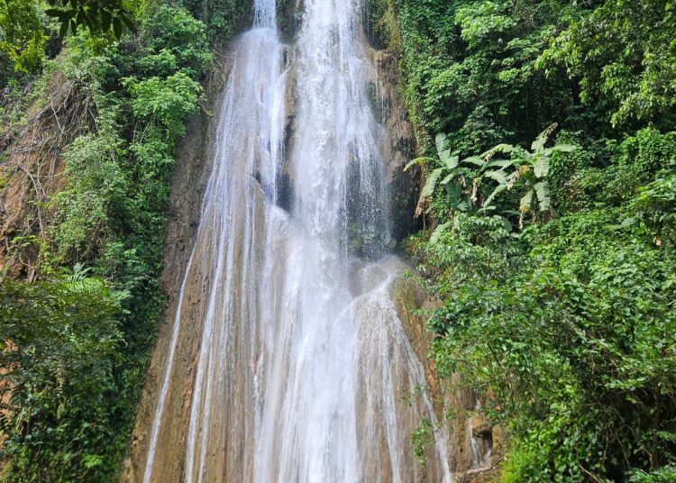 Vuelve a cobrar fuerza el llamado al Ministerio de Turismo para intervenir el Salto de Río Los Cocos en Arroyo Barril
