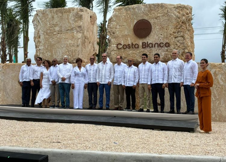 Gobierno y sector privado impulsan el renacer de Boca Chica con el proyecto “Costa Blanca”