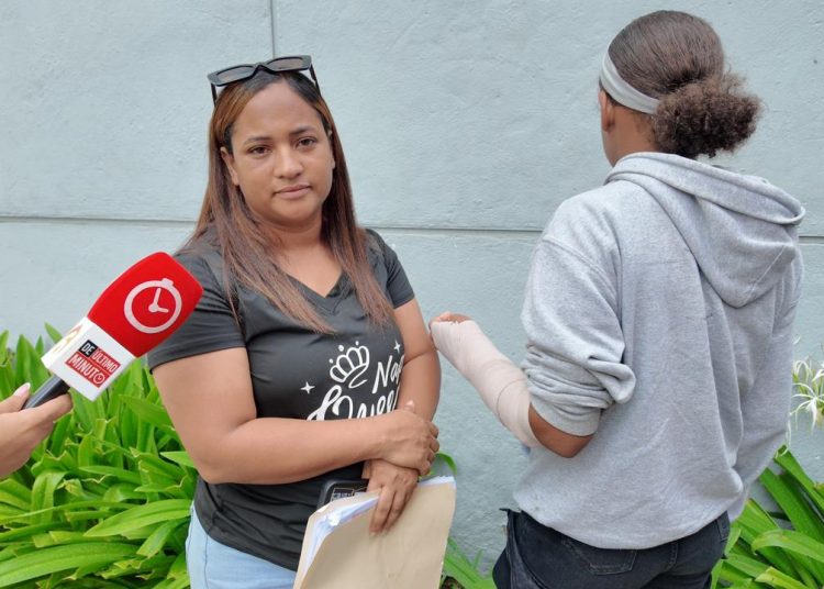 Madre denuncia que tres mujeres agredieron brutalmente a su hija de 15 años en Bayona