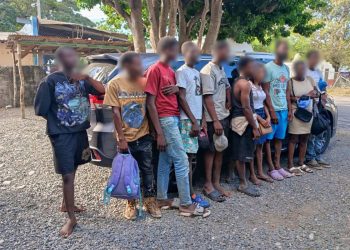 Detienen a dos dominicanos por traficar a extranjeros indocumentados a bordo de una jeepeta