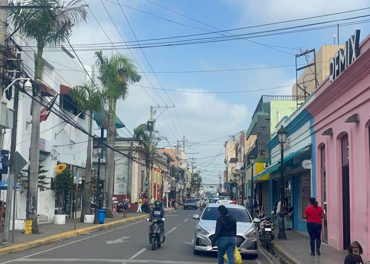 Comercios de Santiago “agonizan” por bajas ventas previo al Día de las Madres