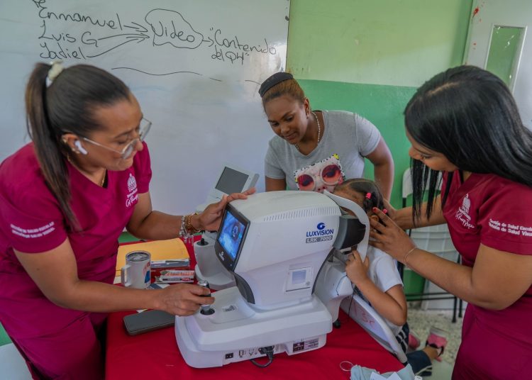Más de 650 estudiantes reciben atenciones médicas en jornada integral del INABIE en La Vega