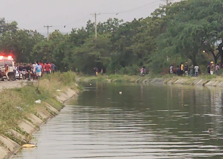 Joven de 23 años desaparece en canal de riego de Santiago Oeste