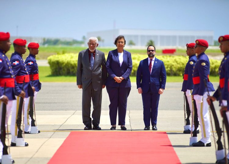 Presidenta de Surinam arribó este sábado a República Dominicana y tendrá una apretada agenda de actividades