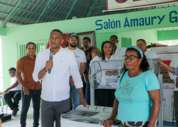Sandy Báez agradece a Ruddy González y David Collado por celebración del Día de las Madres en Padre Las Casas