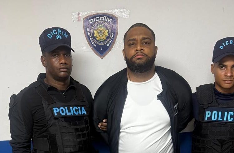 Apresan hombre con 18 paquetes de presunta cocaína durante operativo en Bávaro-Friusa