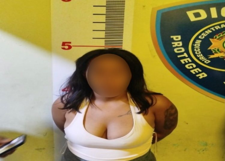 Ocupan drogas, dinero en efectivo y apresan a «Boca Chula» en allanamientos en La Vega