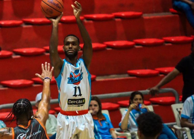 Xavier Reyes y Romeao Ferguson comandan ataque de Titanes