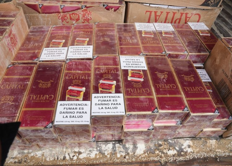 Policía ocupa 100 mil cigarrillos de contrabando y arresta a tres hombres en Santo Domingo Oeste
