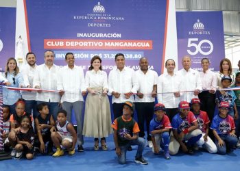 Raquel Peña y Kelvin Cruz entregan moderno multiuso del Club Manganagua en el Distrito Nacional