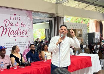 “Leñita” lleva alegría y esperanza a cientos de madres de Los Alcarrizos con gran celebración del Día de las Madres