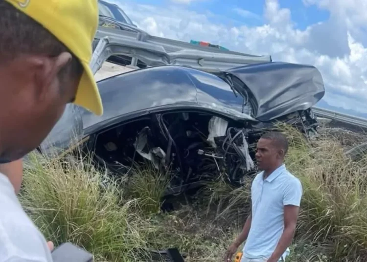 Accidente en la Circunvalación de Baní deja cuatro heridos; camión huyó del lugar