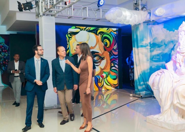 “Miguel Ángel Vivo” abre sus puertas en Santiago con una experiencia inmersiva inspirada en la Capilla Sixtina