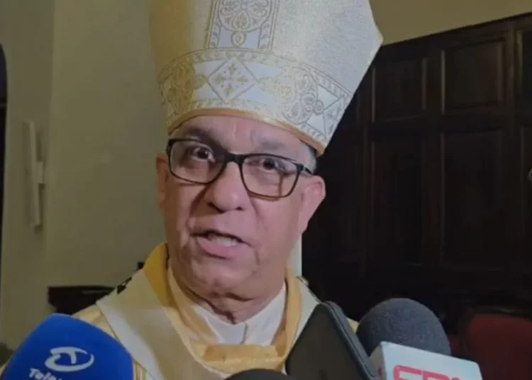 Arzobispo de Santiago expresa preocupación por feminicidios y llama a reforzar valores familiares
