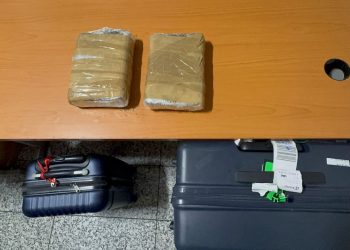 Detienen en el AILA mujer dominico-suiza con dos paquetes de presunta cocaína