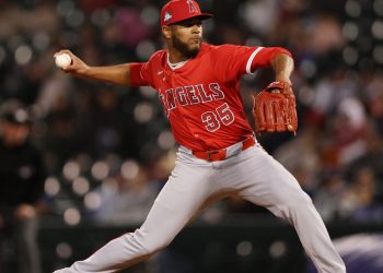 Walbert Ureña consigue su primera victoria en Grandes Ligas en triunfo de Angelinos