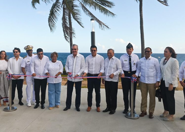 Abinader y ministro Collado inauguran segunda etapa del Malecón de SDE