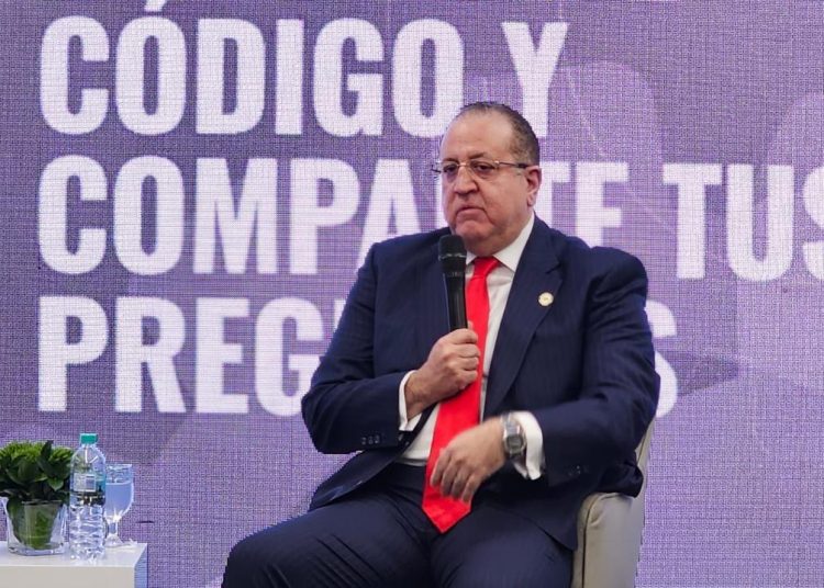 Magín Díaz defiende subsidio a combustibles y aboga por la continuidad del diálogo con transportistas