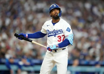 Marte sigue encendido, Sasaki domina y Teóscar remolca seis carreras