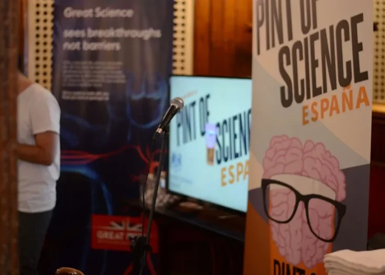 La ciencia vuelve a colarse en los bares, empieza la undécima edición de «Pint of Science»
