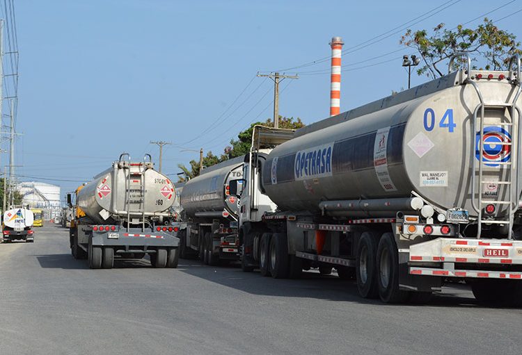 RD está consumiendo 150 mil barriles de combustibles diario; 120 mil llegan refinados