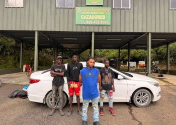 Ejército intercepta dos vehículos con indocumentados en Constanza