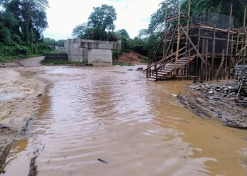 Fuertes lluvias elevan caudal de ríos en Monte Plata; autoridades mantienen monitoreo constante