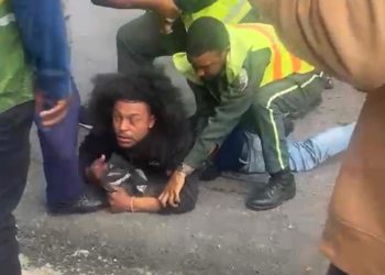 Motoconchista herido de bala durante enfrentamiento con agente de la DIGESETT en Santiago