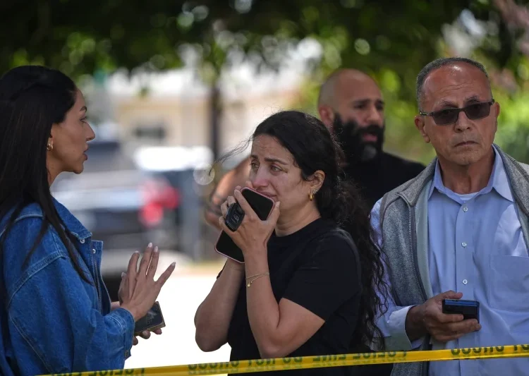 Adolescentes armados abrieron fuego contra una mezquita de San Diego, matando a tres hombres y luego suicidándose